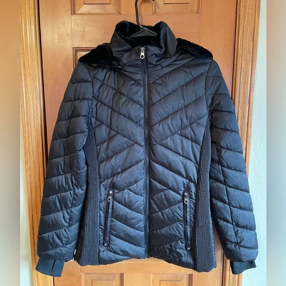 🩷NWOT Nautica Women’s Black Puffer Jacket with Hood and Faux Fur trim. size S - Picture 1 of 8